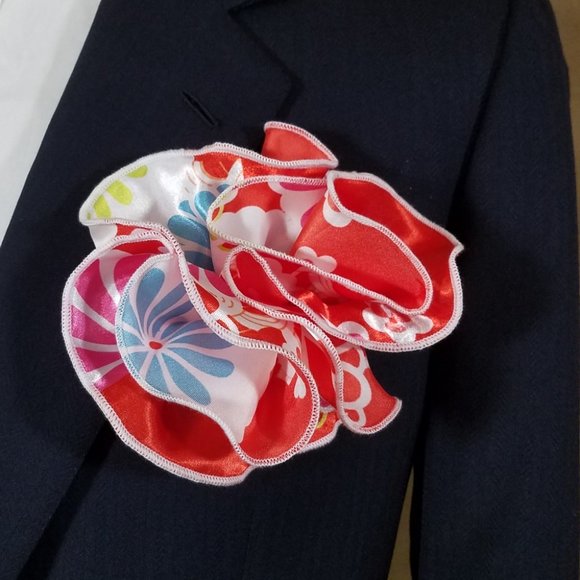 NEW 2-in-1 Round Pouf Pocket Square - Red Mod Floral Design - Picture 2 of 5